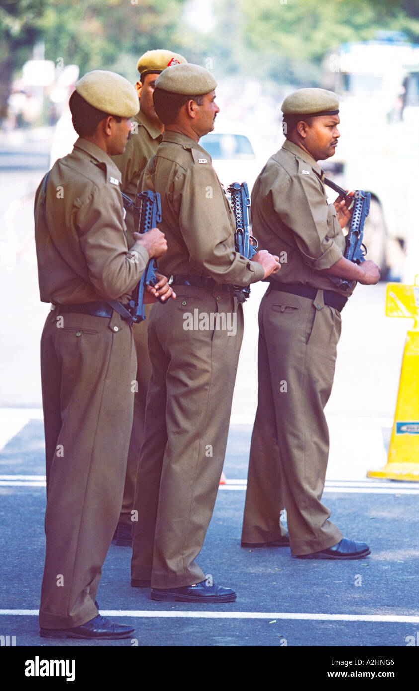No nonsense guys : Indian Armed Police on duty at a  Hindu fundamentalism rally 24th February 2003  Parliament Street New Delhi Stock Photo