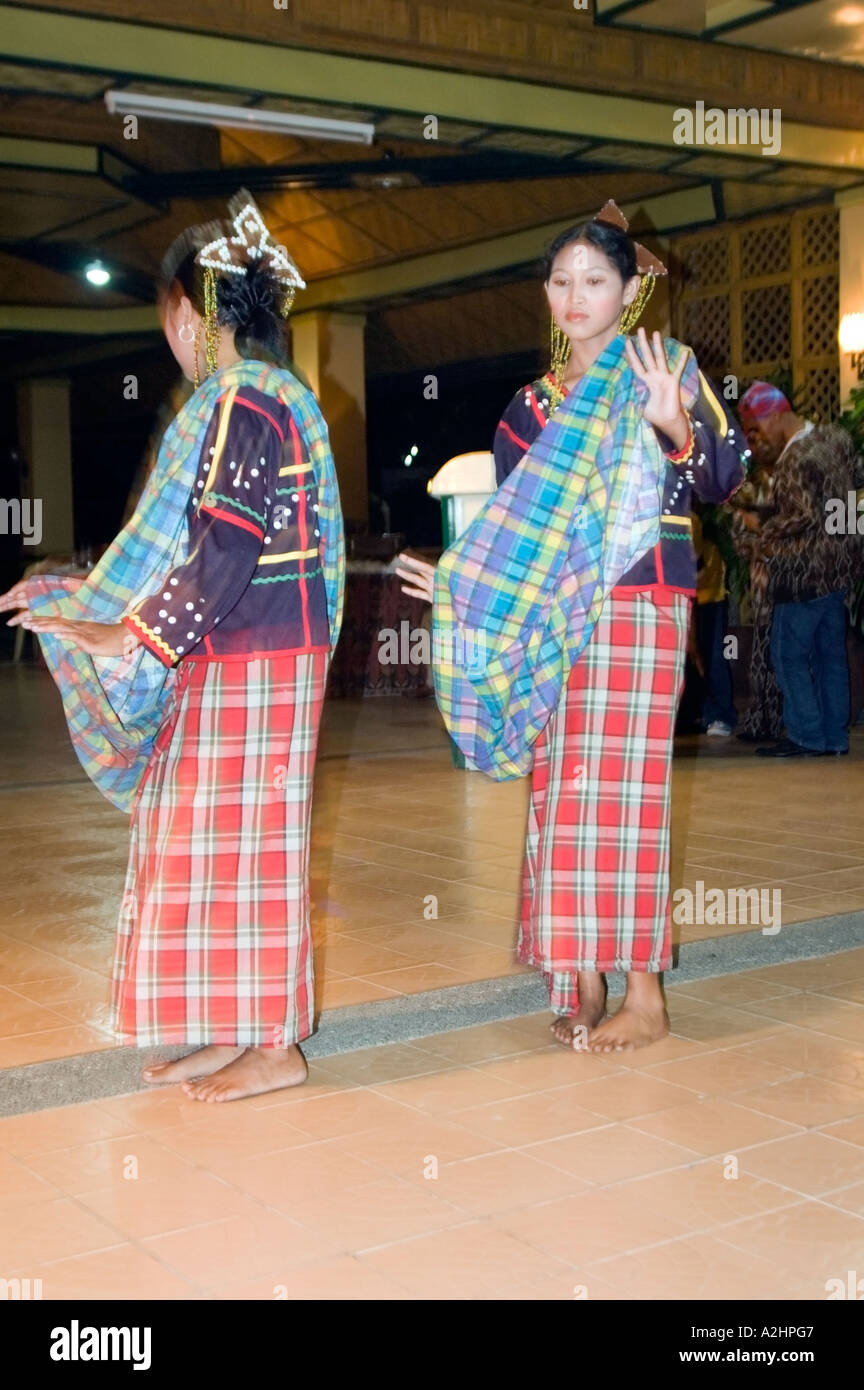 Traditional tribal dance & costumes of the B'laan (Bilaan) people of South Cotabato, Southern Mindanao, Philippines Stock Photo