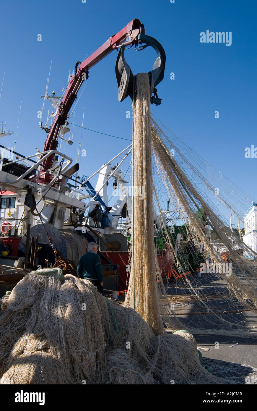 September 2006 Killybegs County Donegal Ireland Fishermen work to untangle and repair nets Photo by Richard Wayman Stock Photo