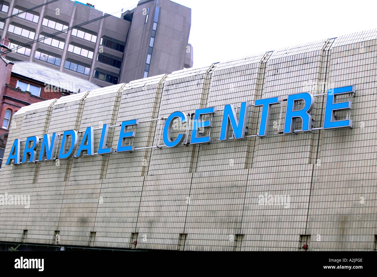 Shops arndale shopping centre hi-res stock photography and images - Alamy