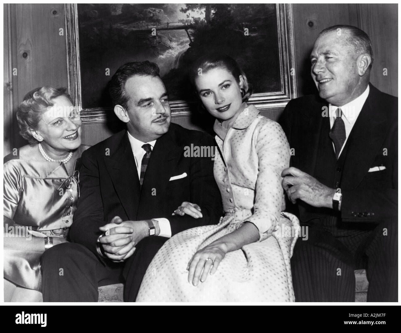GRACE KELLY shows her enegagement ring from Prince Ranier to her parents Stock Photo