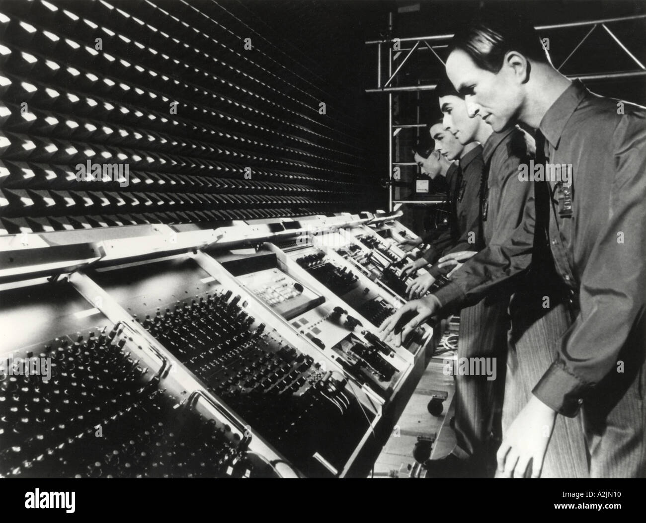 Kraftwerk robots hi-res stock photography and images - Alamy
