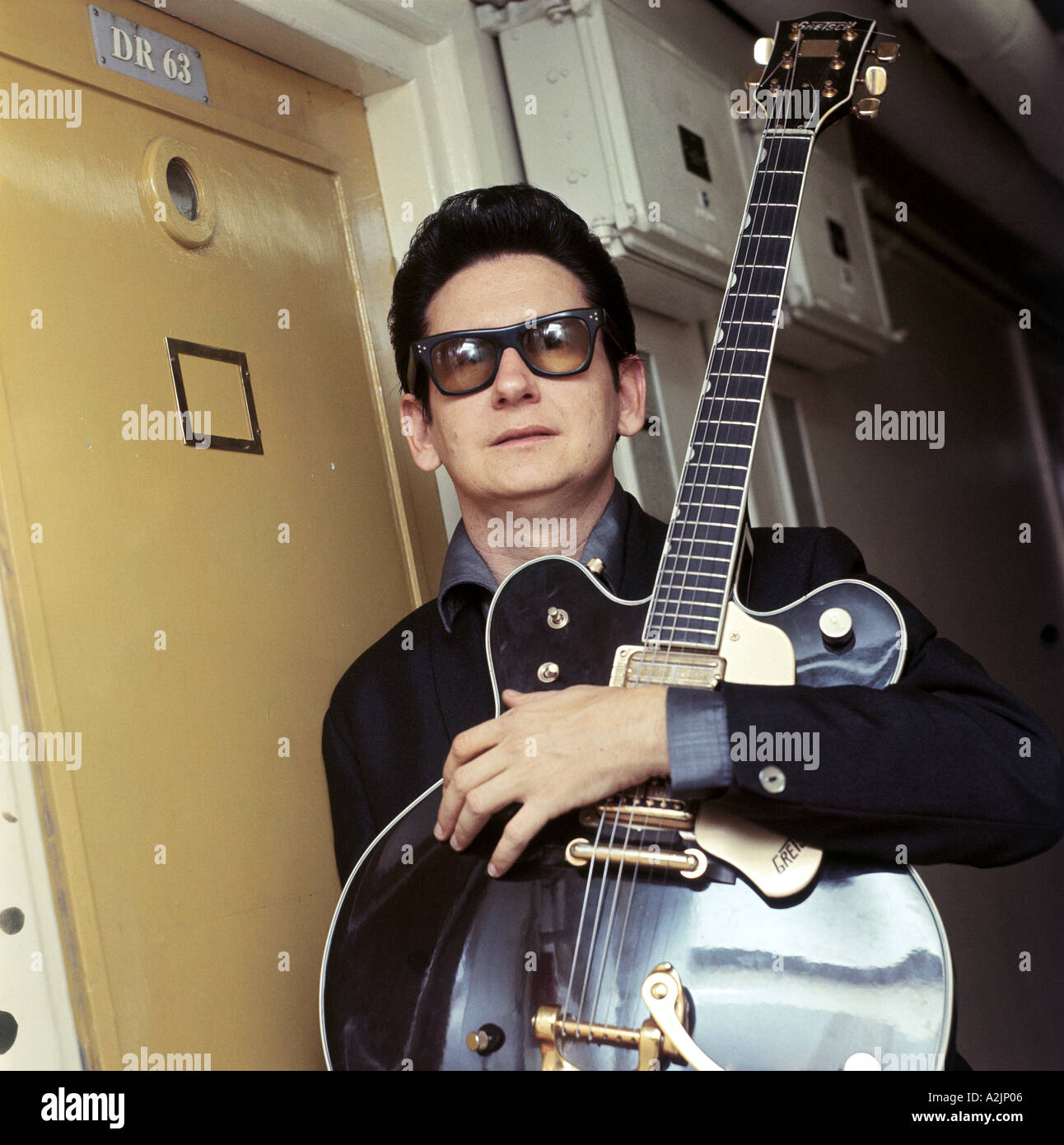ROY ORBISON US musician backstage for UK TV show Ready Steady Go in August 1964 with his Gretsch guitar Stock Photo