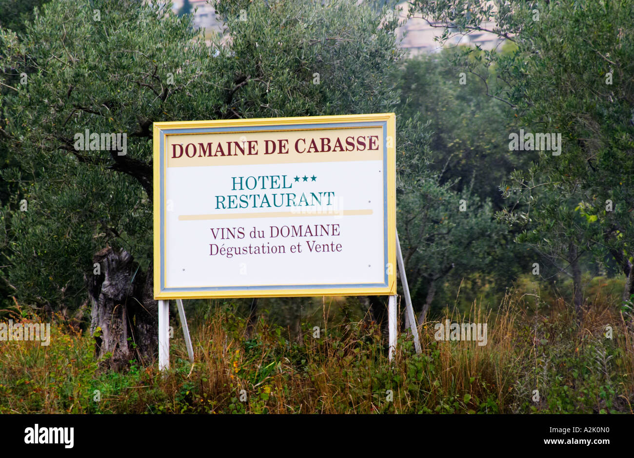 Sign Domaine de Cabasse Hotel and restaurant. Domaine de Cabasse Hotel  Restaurant, Alfred and Antoinette Haeni, Séguret, Seguret Cote du Rhone Vaucluse Provence France Europe Stock Photo