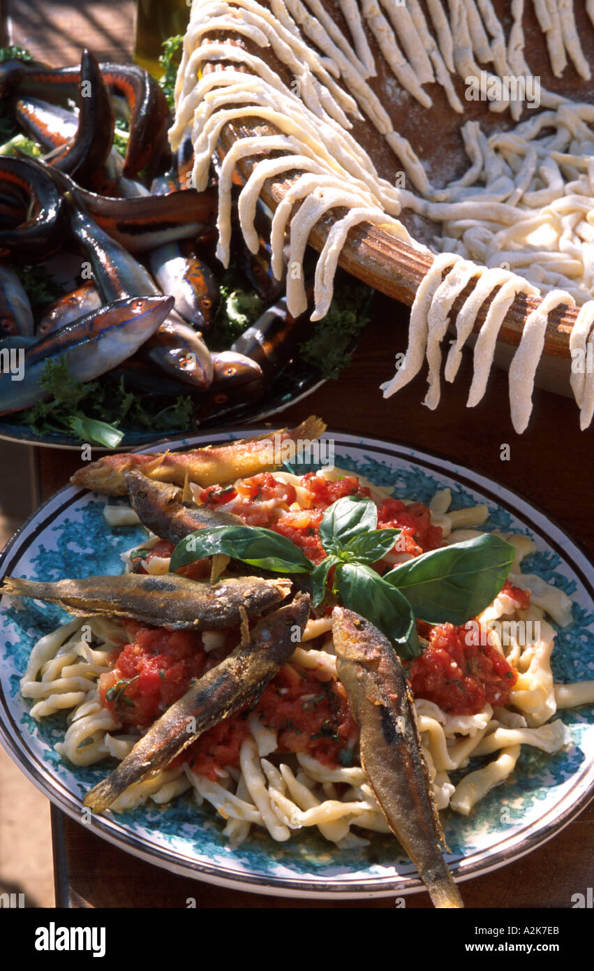 Cavati al pesto con violette fritte Stock Photo