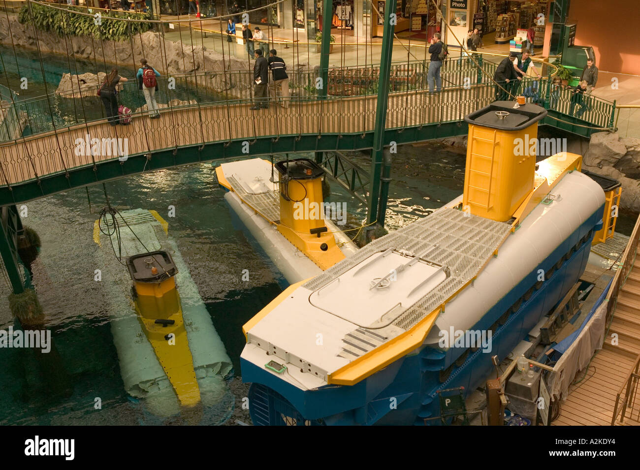 Canada Alberta Edmonton West Edmonton Mall World S Largest Deep Sea Adventure Submarine Ride Stock Photo Alamy
