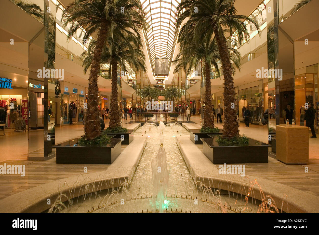 Canada Alberta Edmonton West Edmonton Mall World S Largest Fountain View Mall Interior Stock Photo Alamy Canada Alberta Edmonton West Edmonton Mall World S Largest Fountain View Mall Interior Stock Photo Alamy