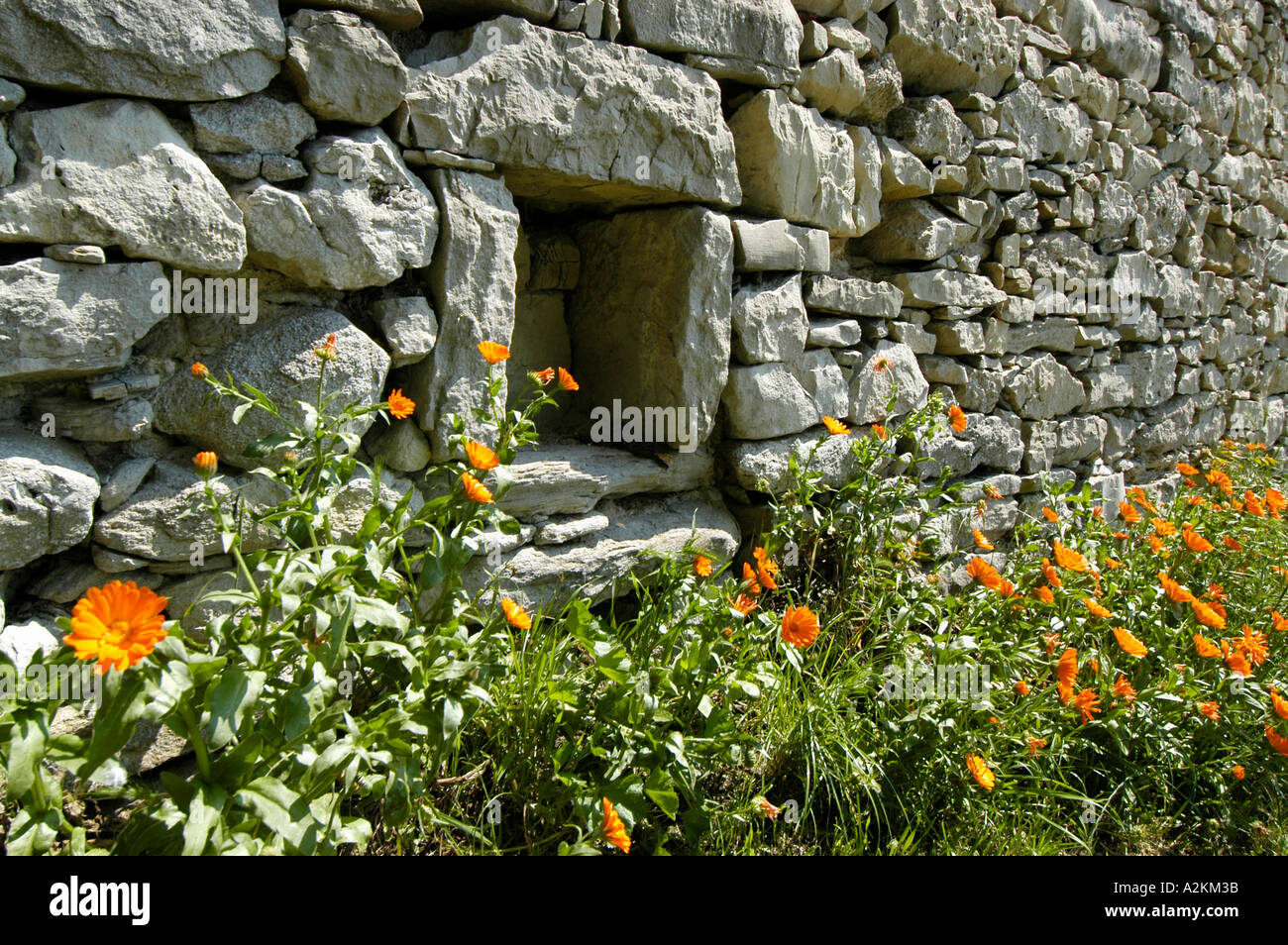 Dry stone wall houses hi-res stock photography and images - Alamy