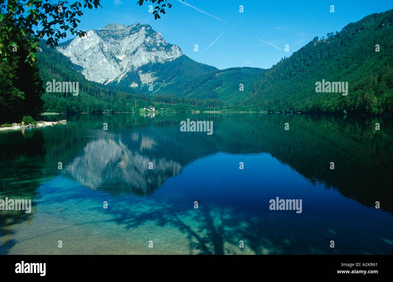 Mirror surface mountain lake hi-res stock photography and images - Alamy