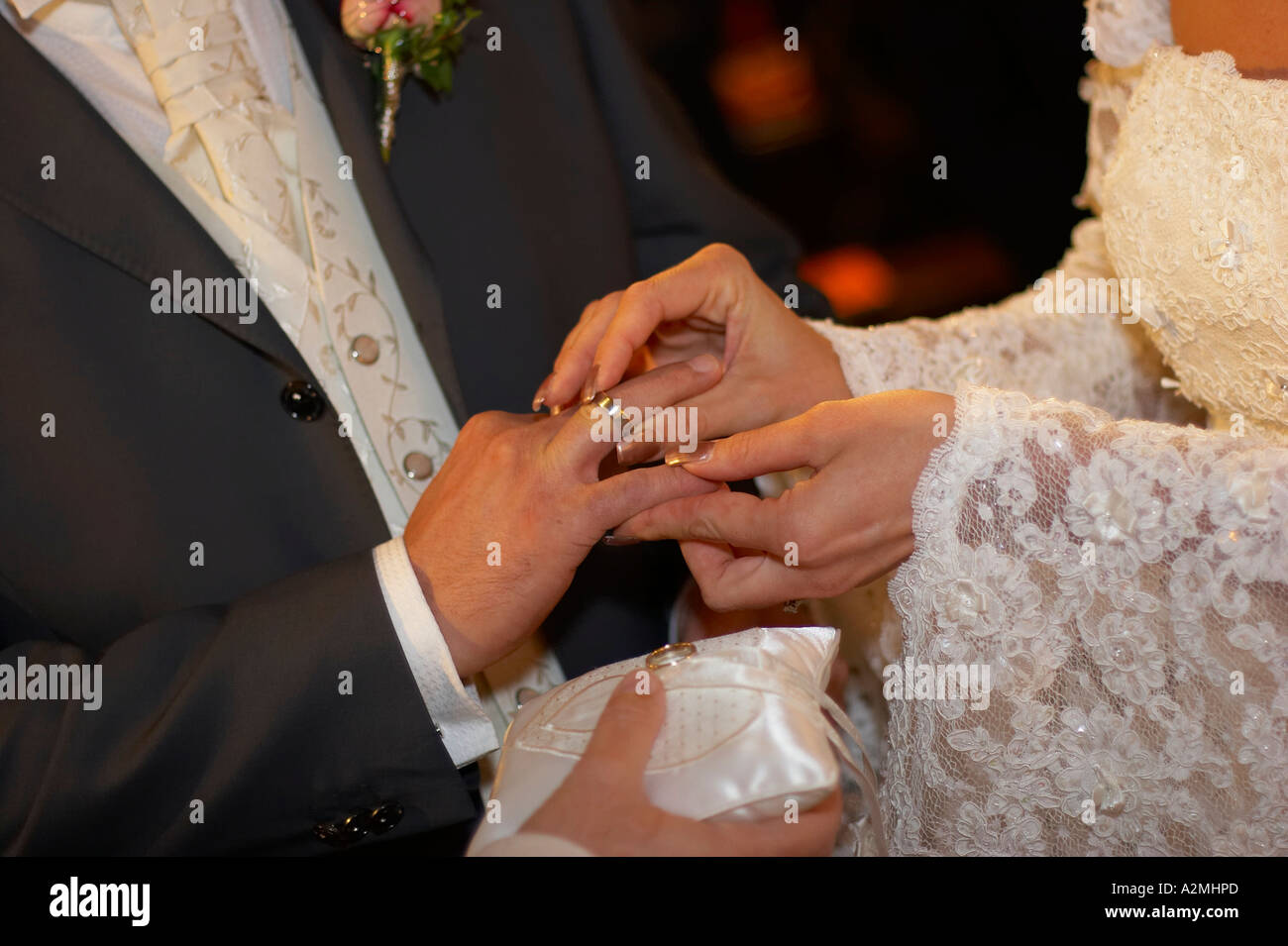 exchanging wedding rings Stock Photo Alamy