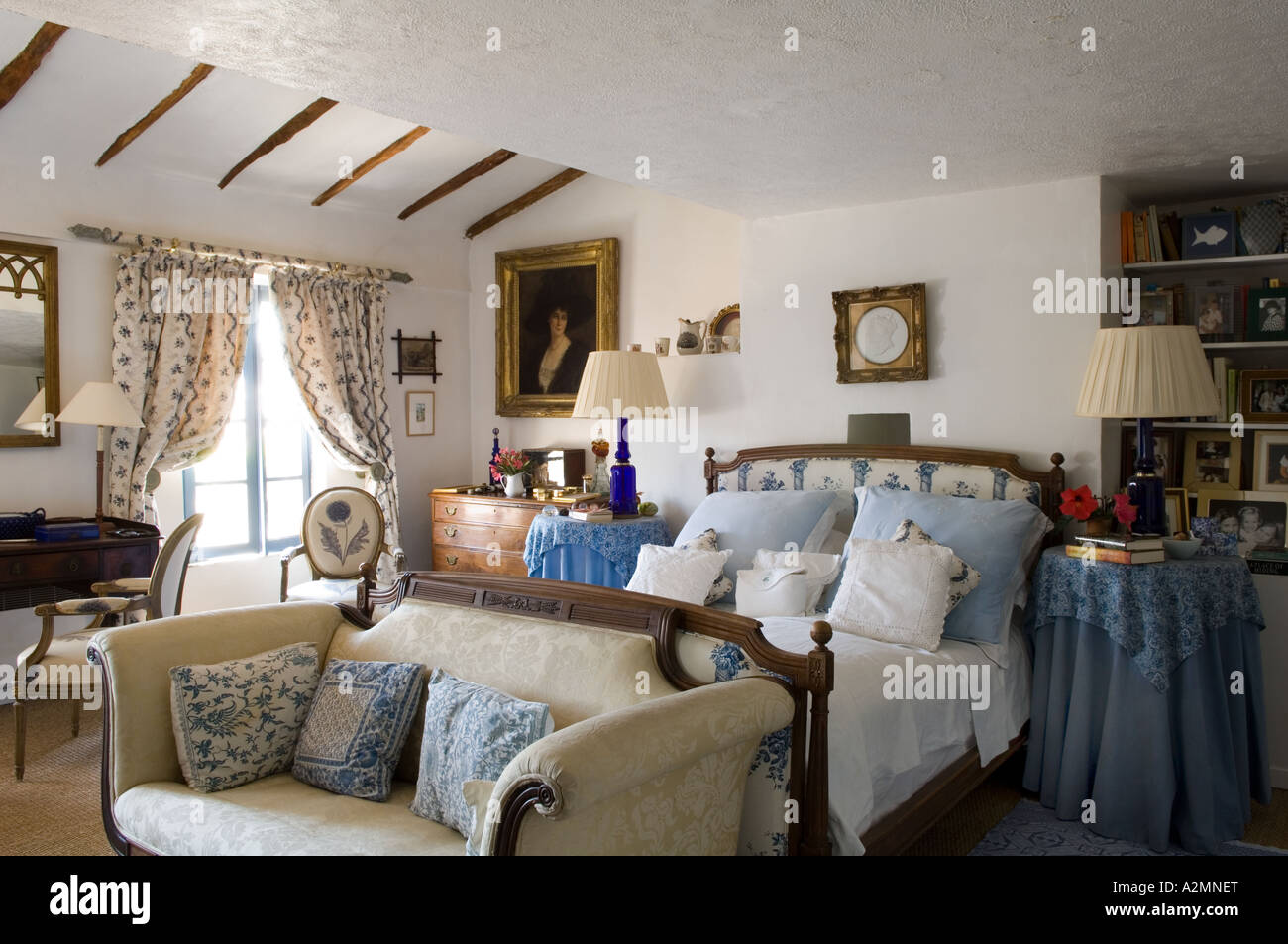 Traditional bed in cottage bedroom hires stock photography and images Alamy