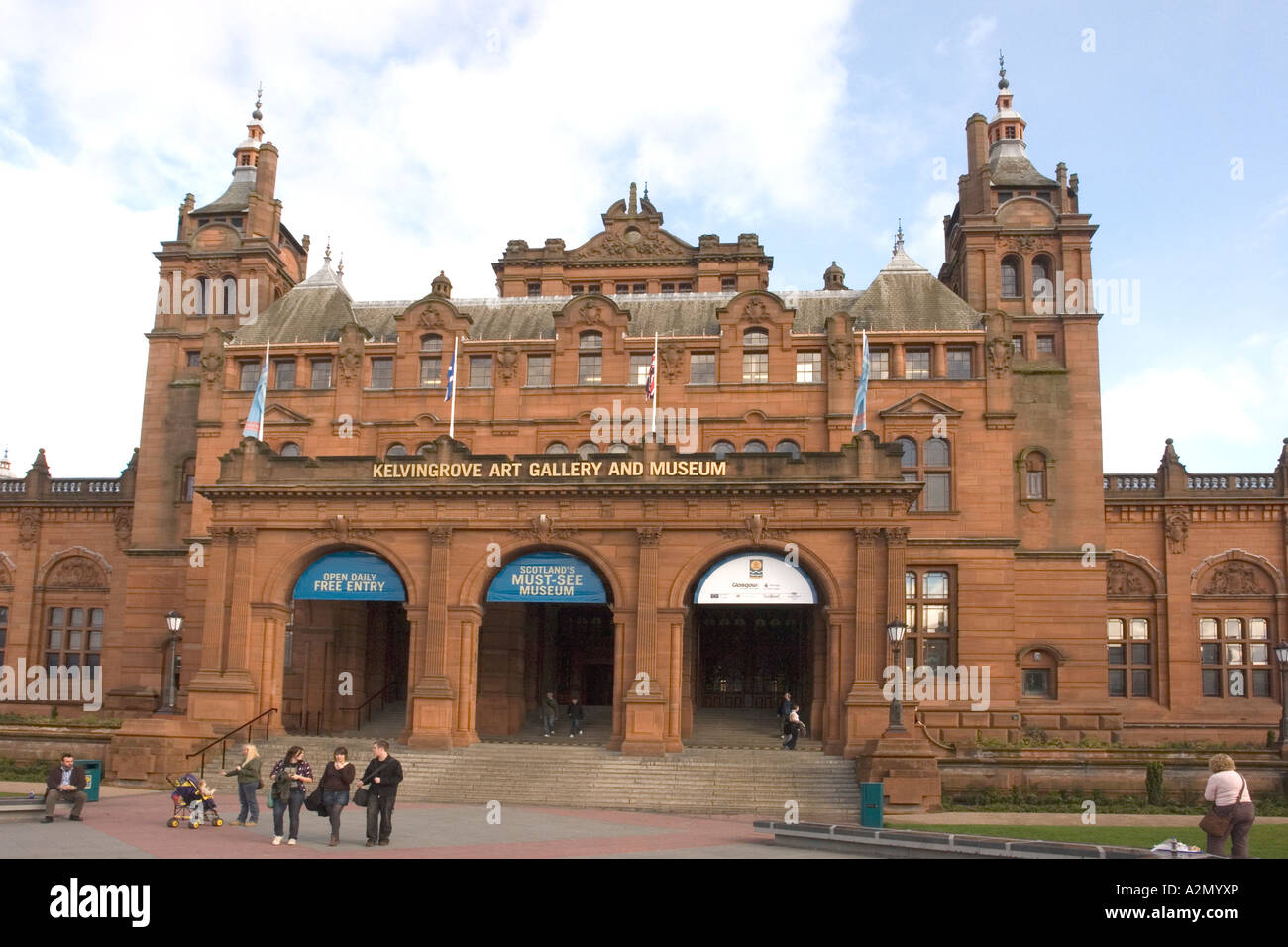 the main entrance to the Kelvingrove Art Gallery And Museum Glasgow ...