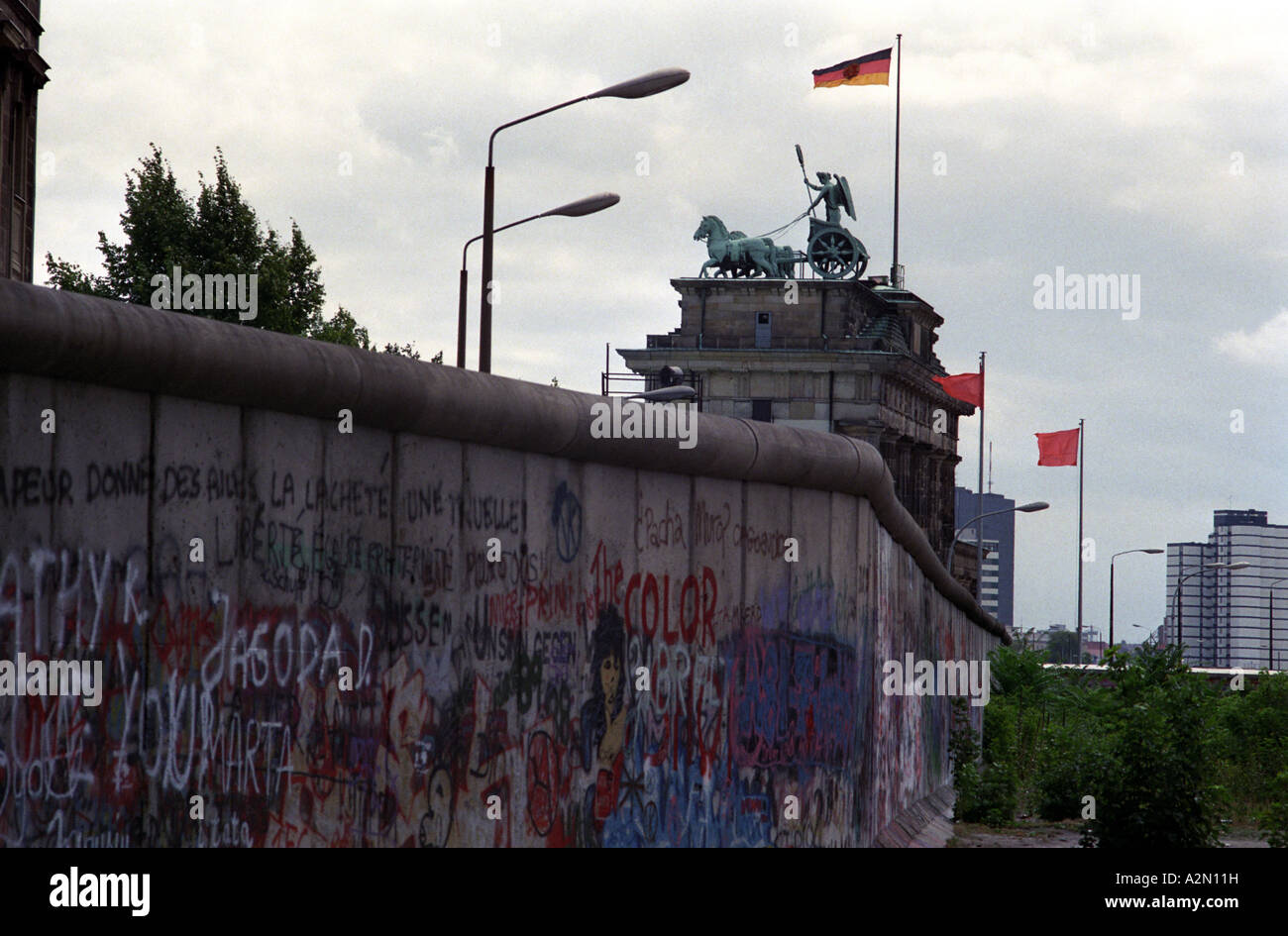 Berlin Wall, Brandenburg Gate in Communist times Stock Photo Alamy