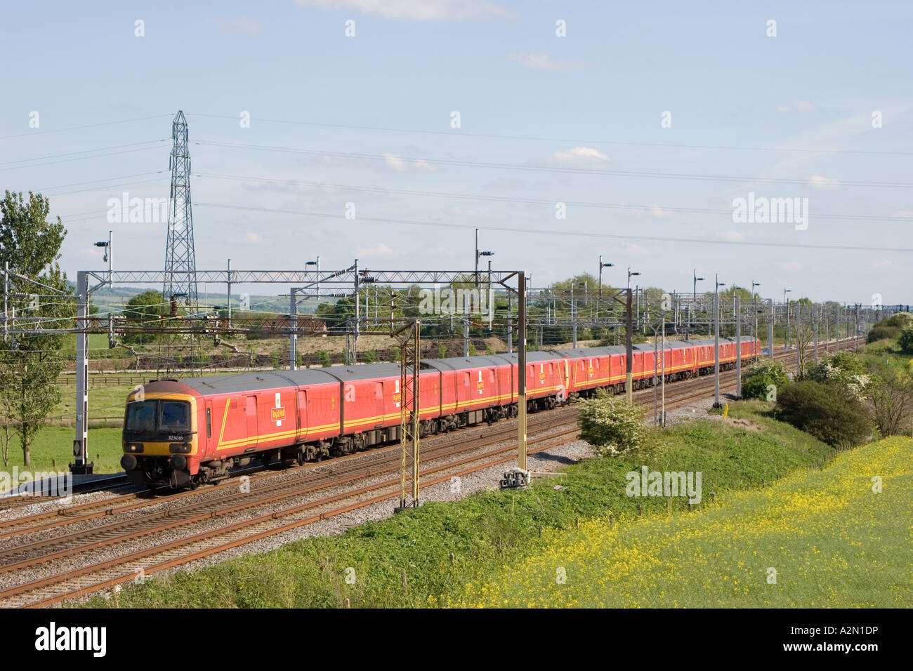 Class 325 electric multiple units with a northbound WCML Royal Mail postal service Stock Photo