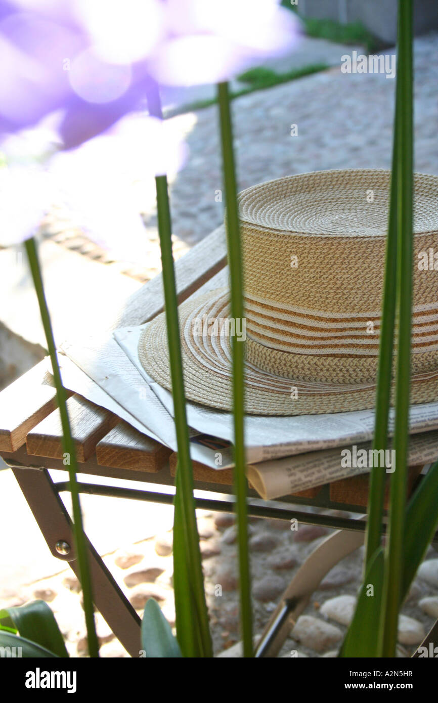 Close up straw hat hi-res stock photography and images - Alamy