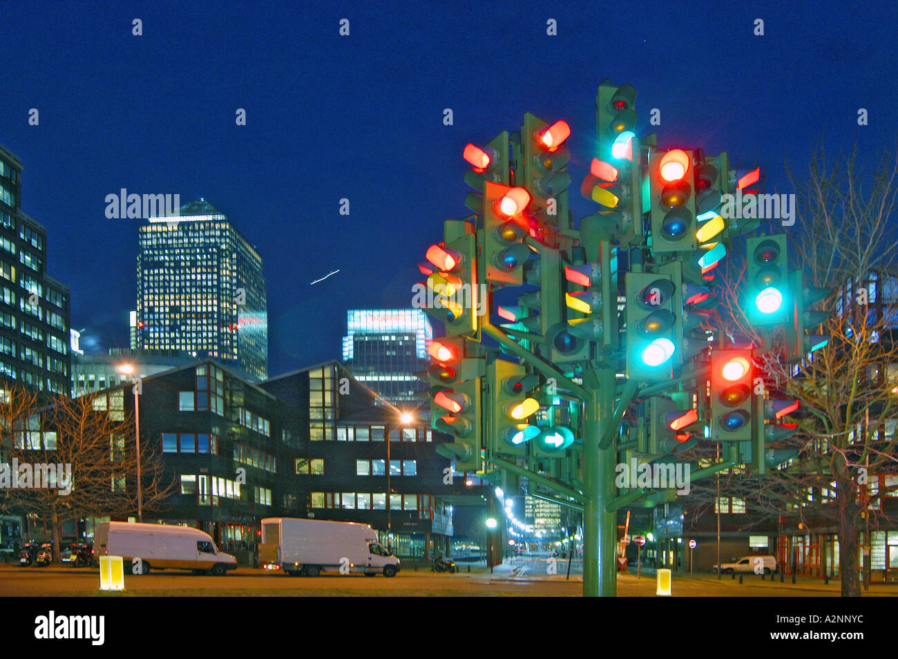 Canary wharf sculpture hi-res stock photography and images - Alamy
