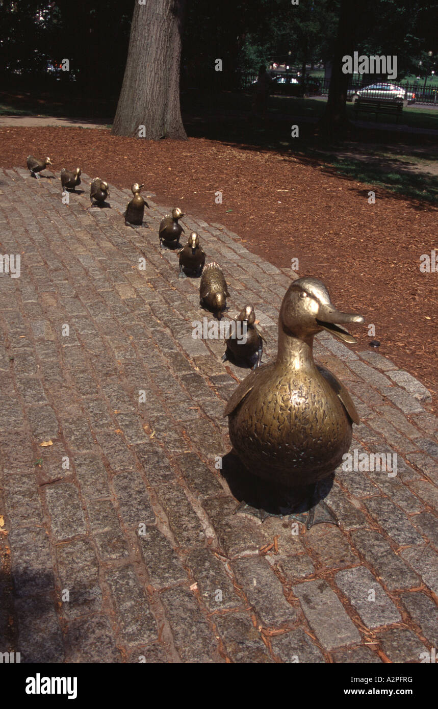 Make way for ducklings sculpture by Nancy Schon, Boston Public Garden