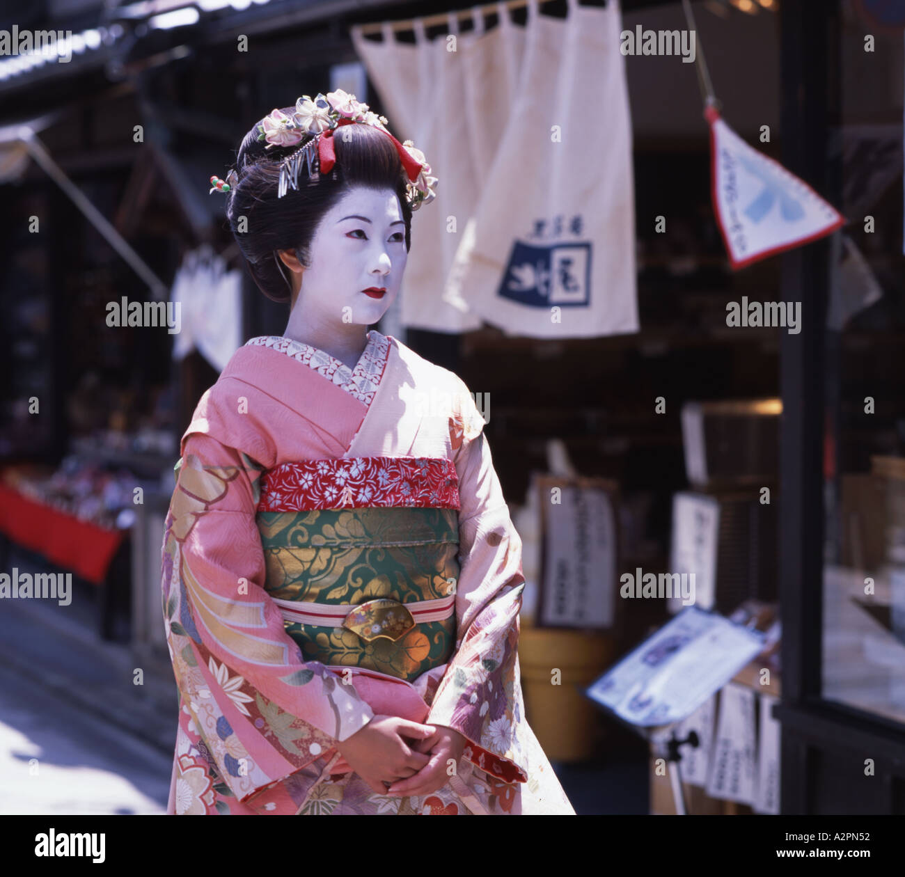 Maiko Lehrling Geisha Kimono KYOTO Japan bekleidet Stockfotografie - Alamy