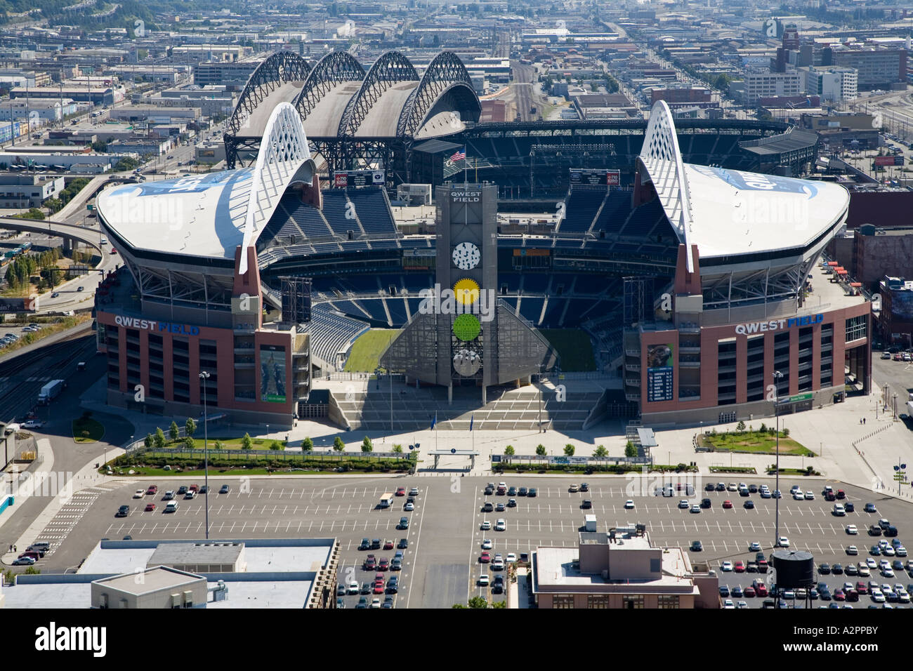 Qwest Field High Resolution Stock Photography And Images Alamy [ 956 x 1300 Pixel ]