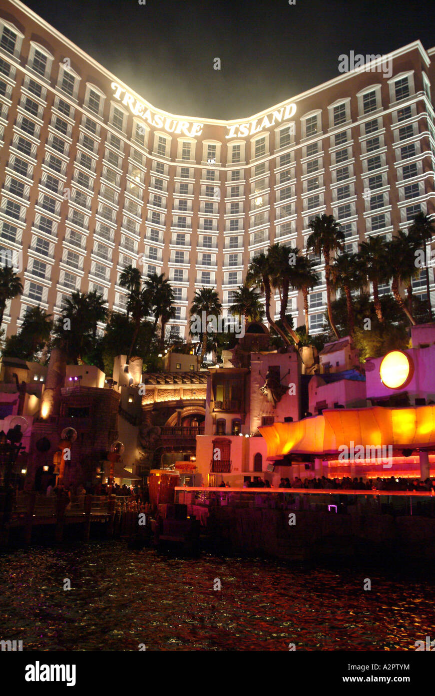 Las Vegas Outdoor dining is an attraction of this popular hotel on The