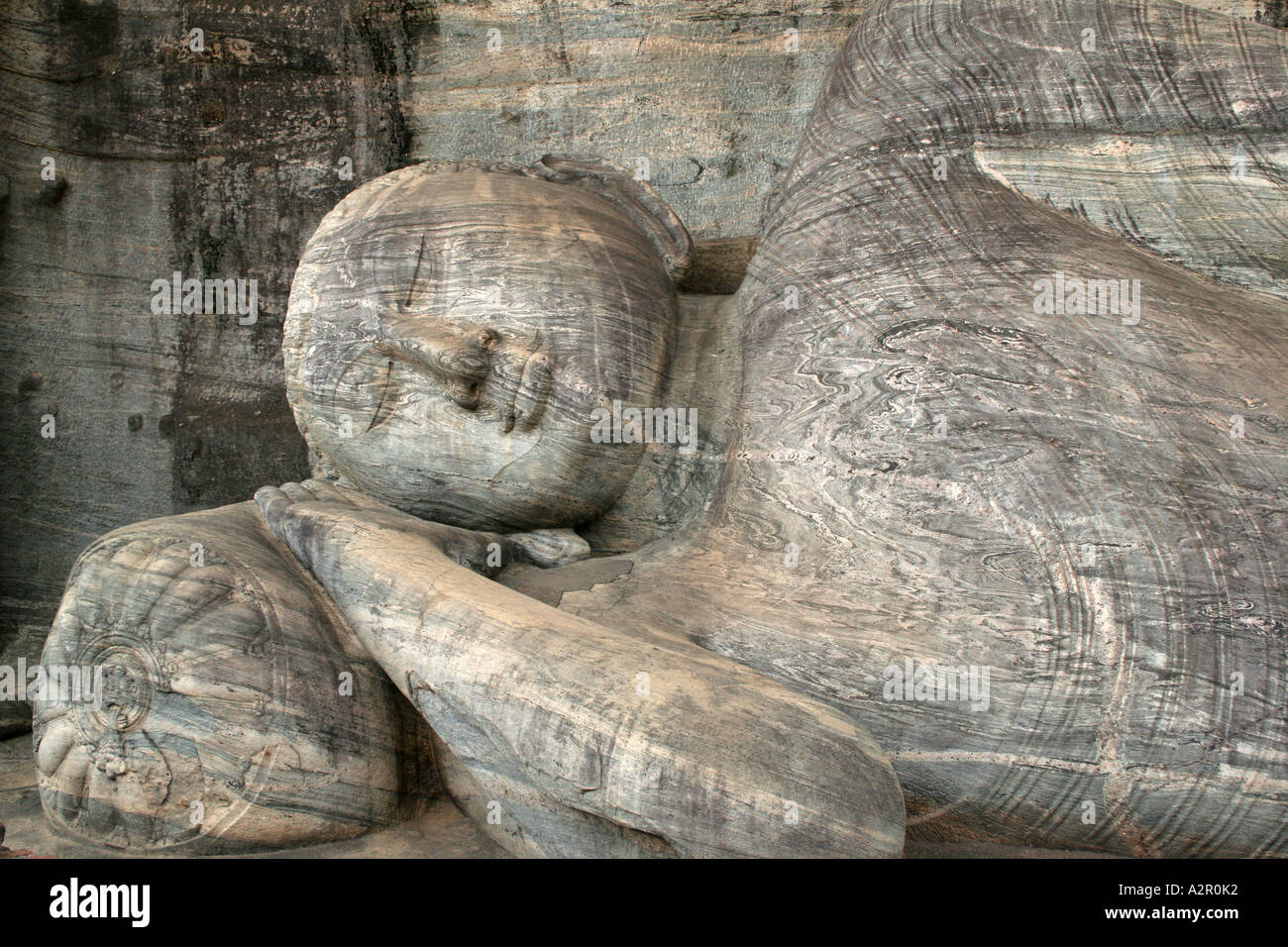 Val Gihara Statue of the reclining buddha in Polonnaruwa, Sri  Lanka Stock Photo