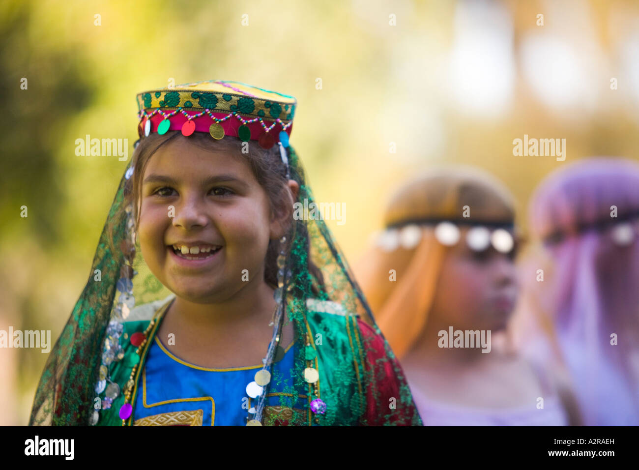 Costume persian iranian dance hi-res stock photography and images - Alamy