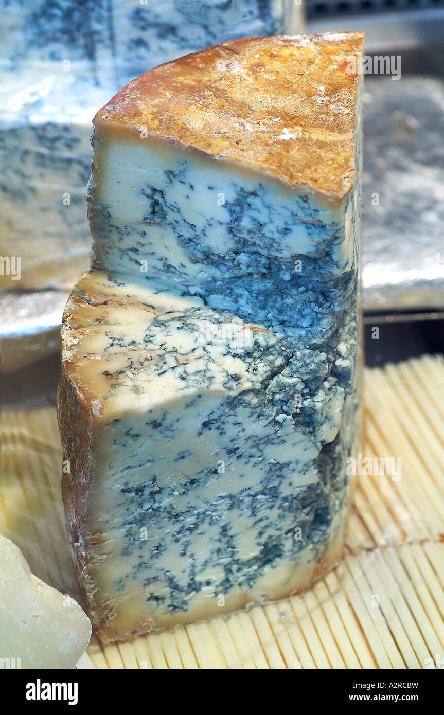 Gorgonzola cheese shop hi-res stock photography and images - Alamy