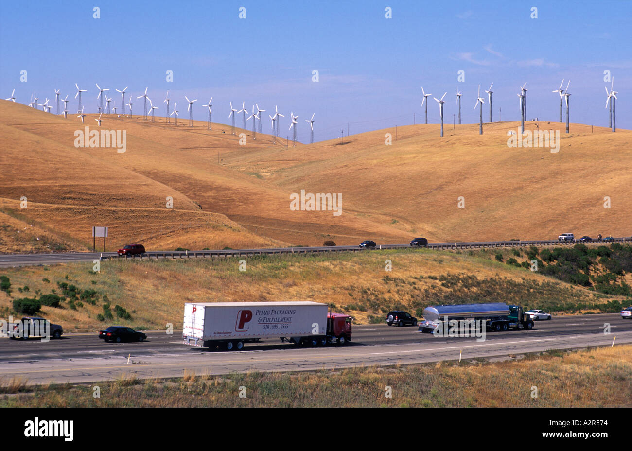 USA California Altamont Pass with windmills and highway traffic Stock Photo