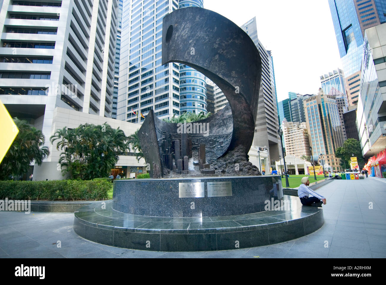 Progress and & Advancement by Lien Ying Chow 1988 Outdoor Sculpture Monument RAFFLES PLACE in