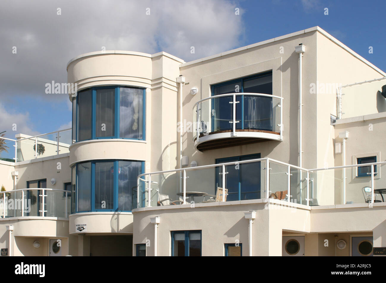 White modern apartment block hi-res stock photography and images - Alamy