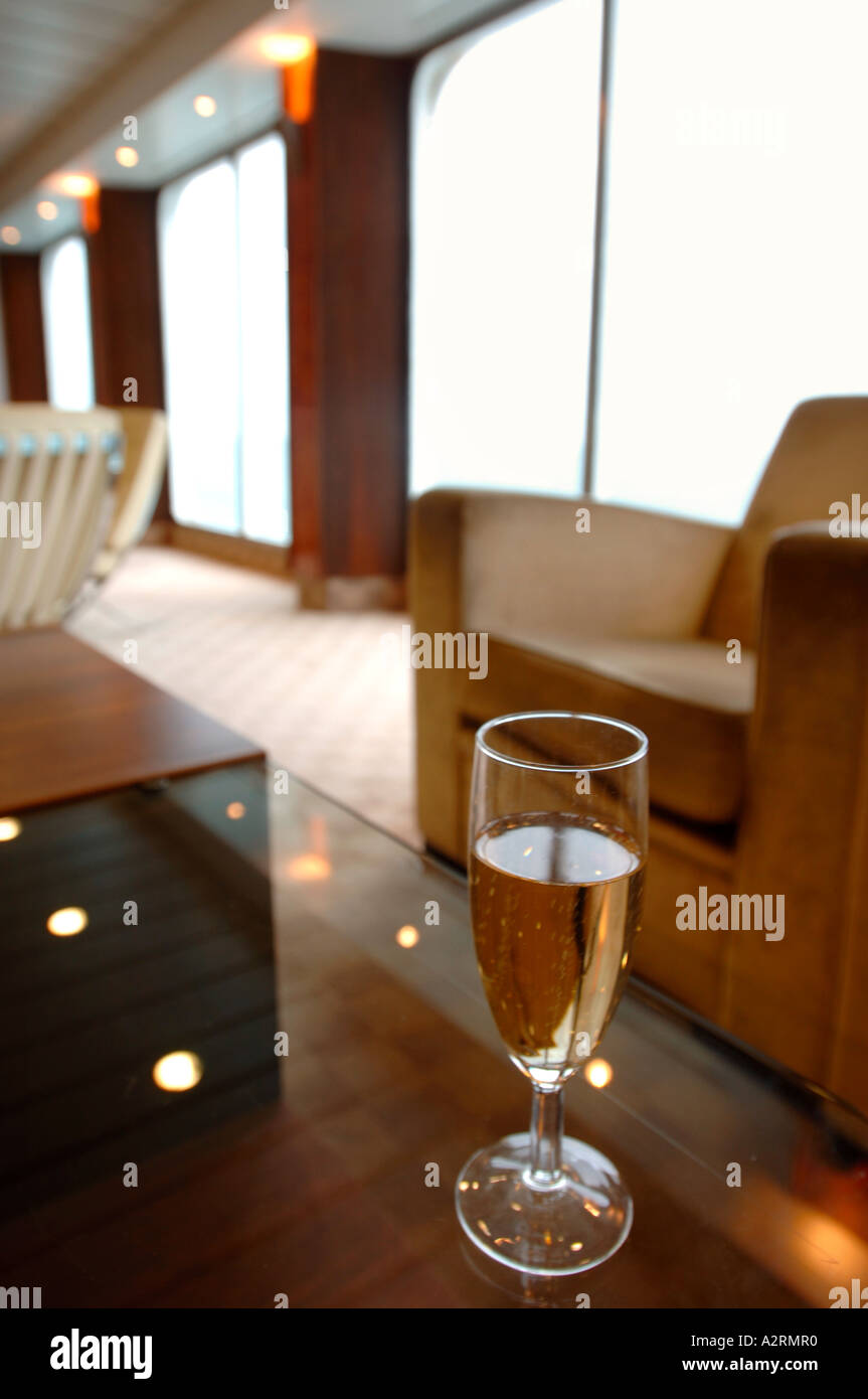 A GLASS OF CHAMPAGNE IN THE CLUB LOUNGE OF THE PRIDE OF CANTERBURY P O FERRY AT DOVER DOCKS KENT ENGLAND UK Stock Photo