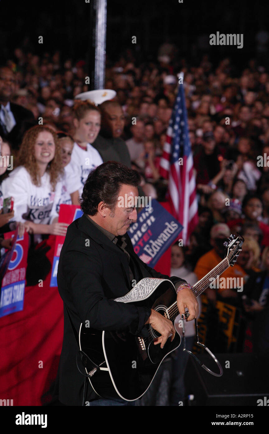 bruce springsteen prepares to play at a democrat campaign rally ohio
