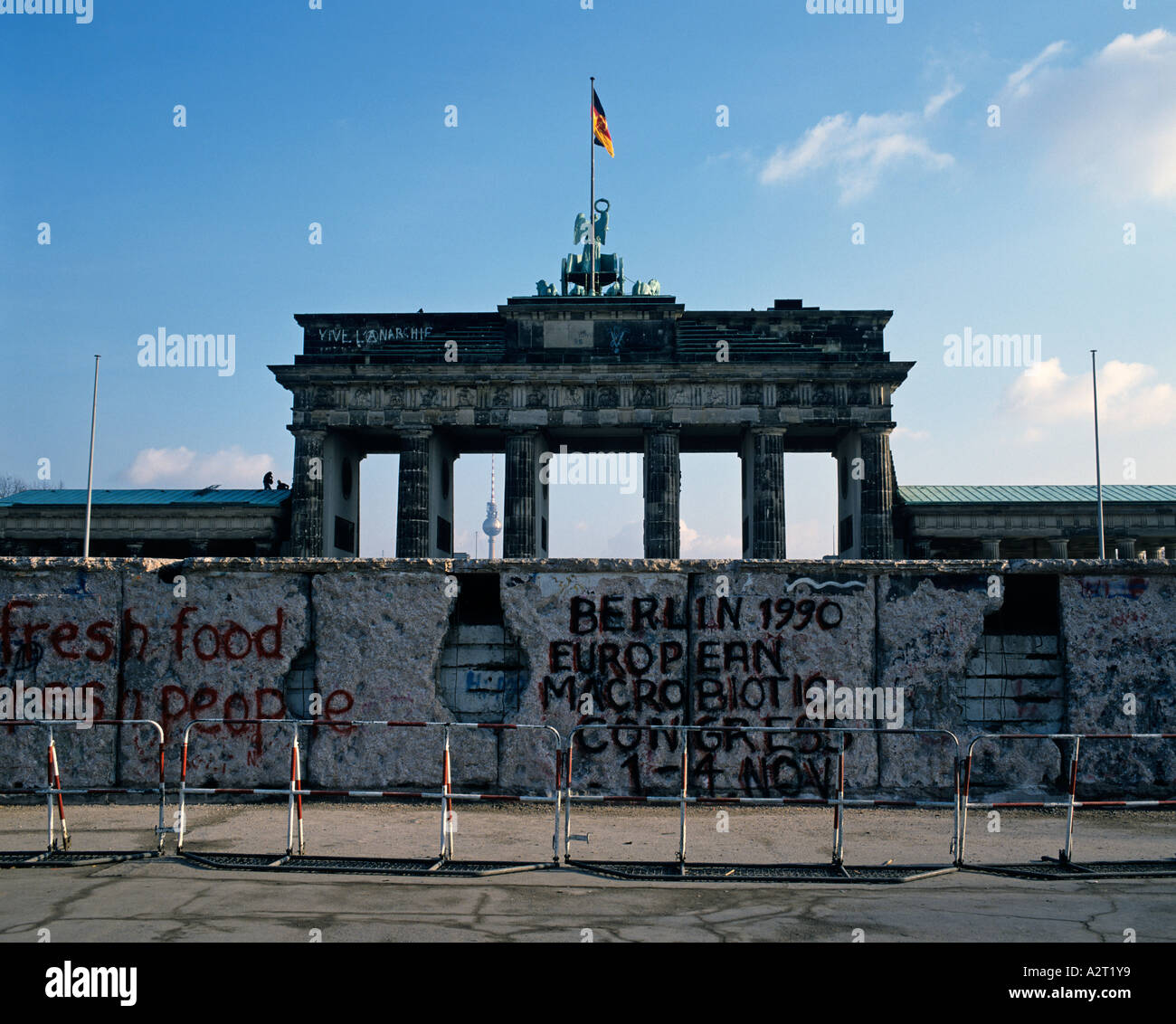 Europa Europe Deutschland Germany Berlin  Mitte Brandenburger Tor Gate Berlin Berliner Mauer The Wall Stock Photo