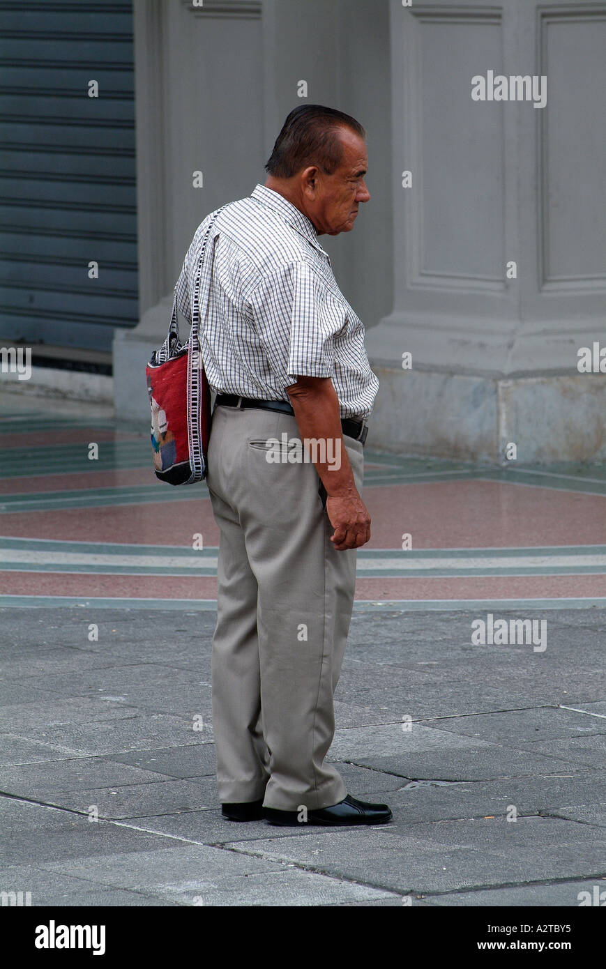 People standing sidewalk hi-res stock photography and images - Alamy