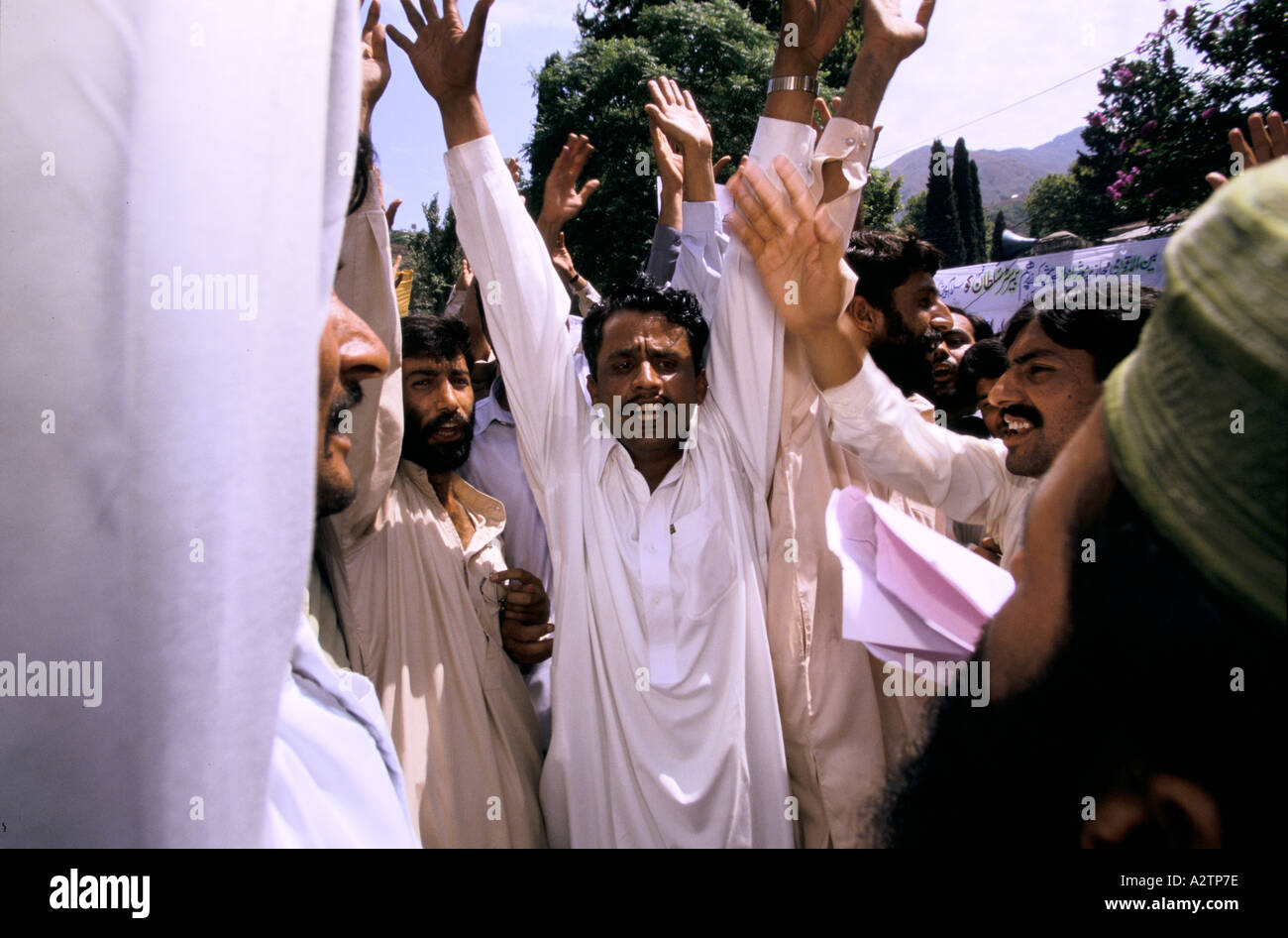 kashmir under conflict 1999 muzaffarabad about 2000 people protest against india 21 6 99 1999 Stock Photo