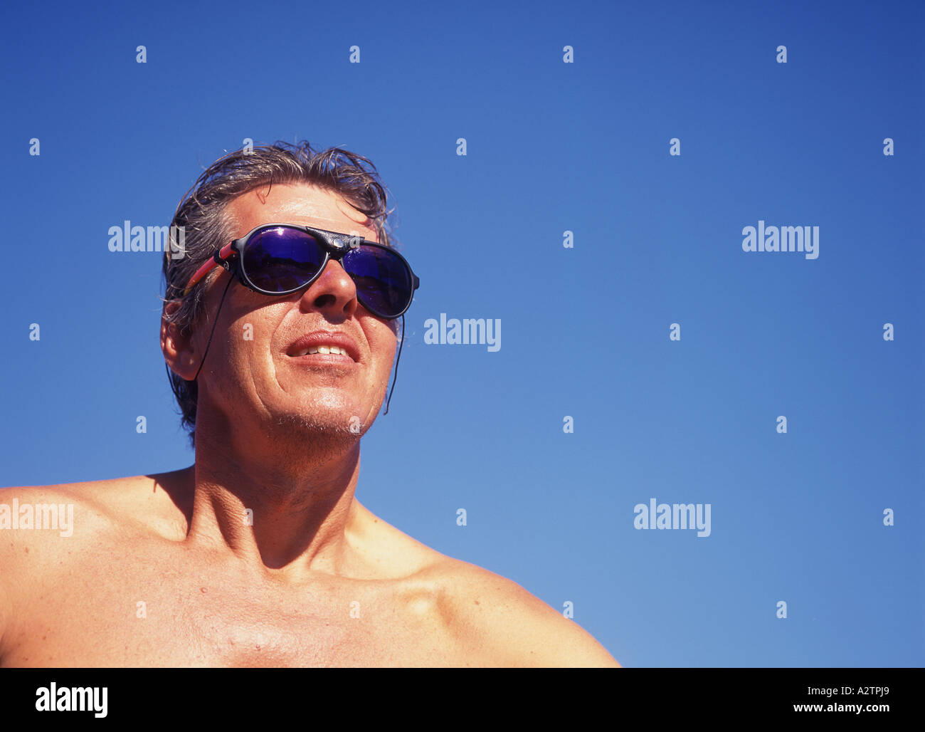 Face with sunglasses hi-res stock photography and images - Alamy