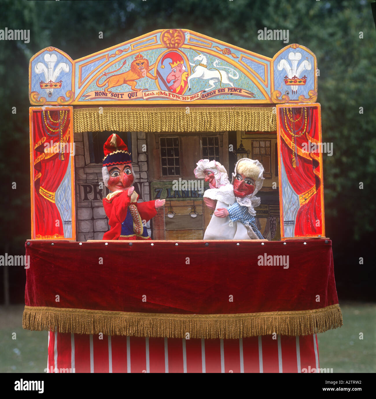 Spectacle punch and judy hires stock photography and images Alamy