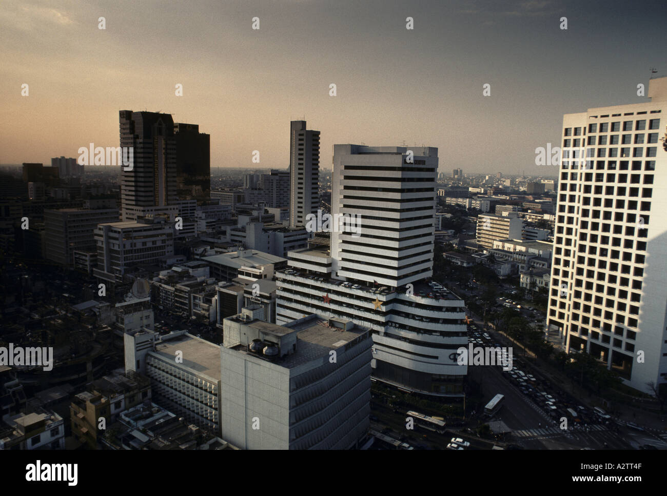 City and high rise building business building hi-res stock photography ...