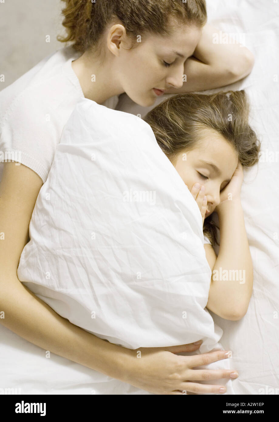 Kids sleeping together hi-res stock photography and images - Alamy