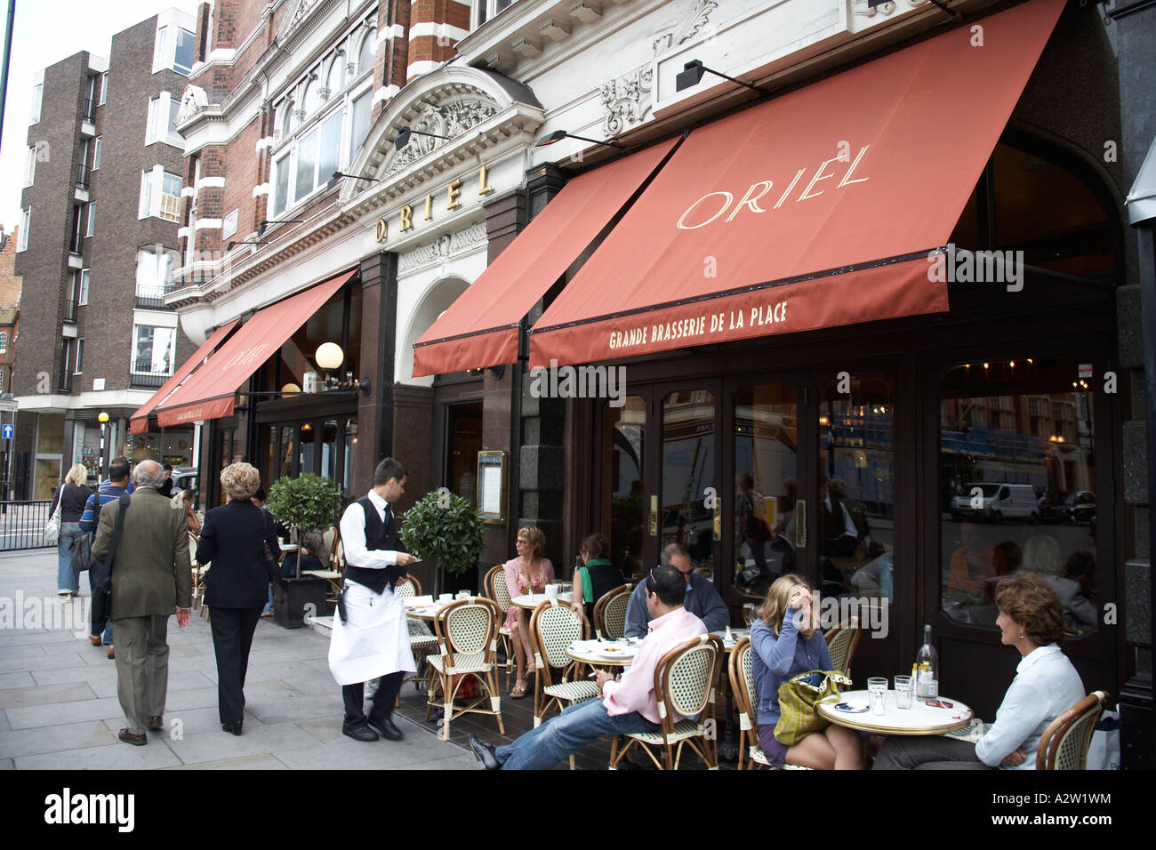 People eating and drinking outside at the Oriel Brasserie on Sloane