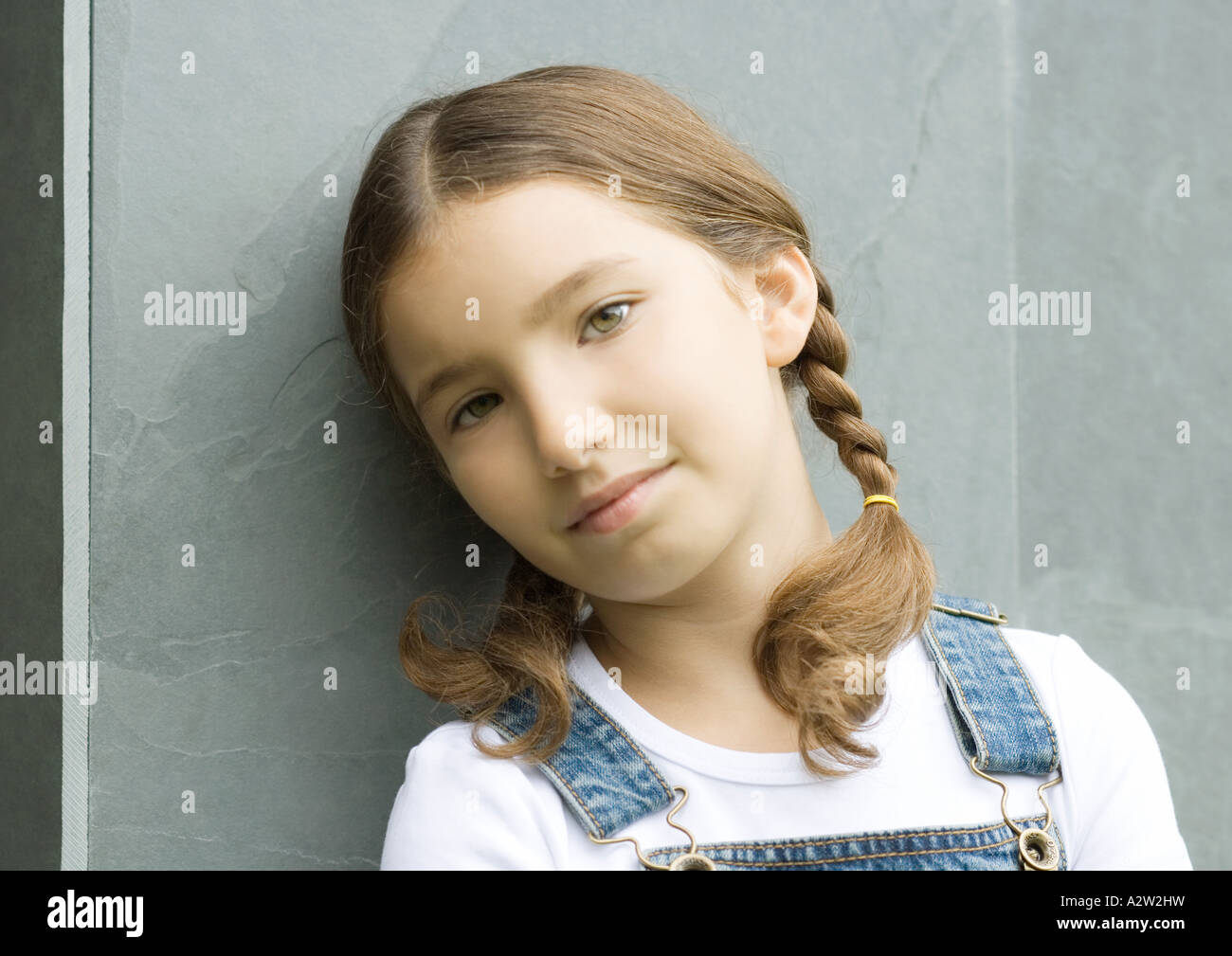Girls smile outside wall hi-res stock photography and images - Alamy