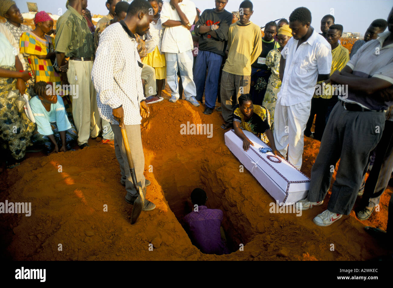 angola oct 1993 a funeral in luanda Stock Photo Alamy