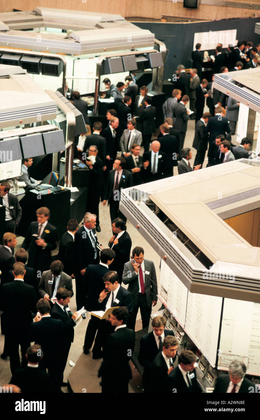 Stockbrokers on the trading floor of the London Stock Exchange before  it was replaced by SEAQ in the 'big bang of 1986 Stock Photo