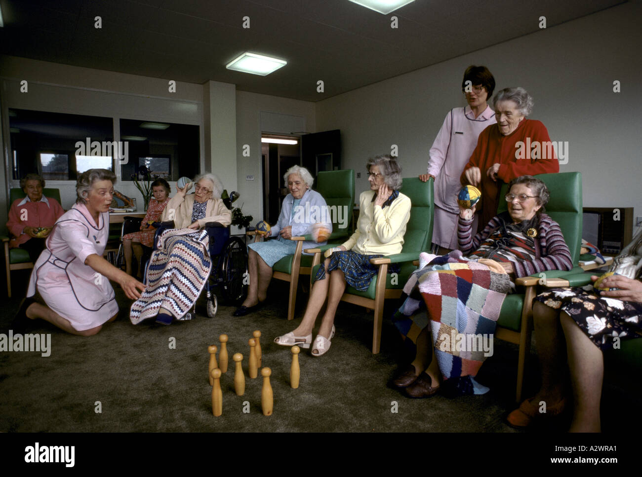 playing skittles at resedentia nursing home Stock Photo