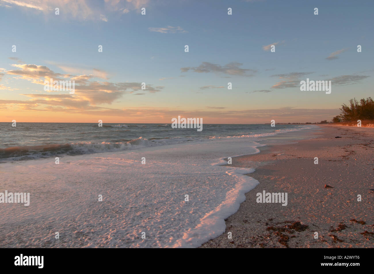 LATE AFTERNOON LIGHT ON NOKOMIS BEACH ON THE GULF OF MEXICO IN SOUTHWEST FLORIDA Stock Photo