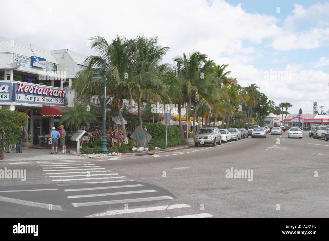 ST ARMANDS CIRCLE SHOPPING AREA ON ST ARMANDS KEY IN SARASOTA FLORIDA   St Armands Circle Shopping Area On St Armands Key In Sarasota Florida A2X1HE 