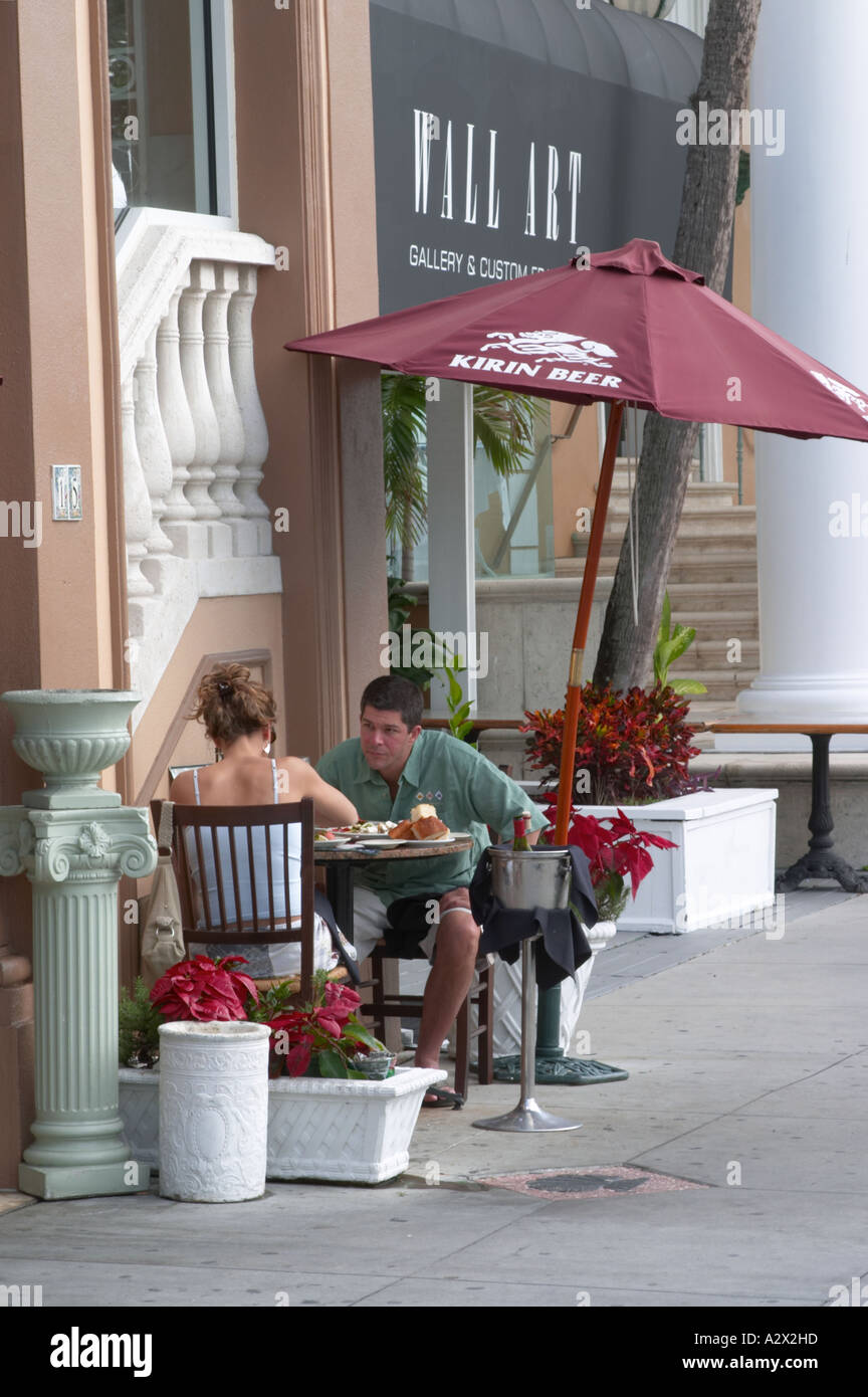 ST ARMANDS CIRCLE SHOPPING AREA ON ST ARMANDS KEY IN SARASOTA FLORIDA