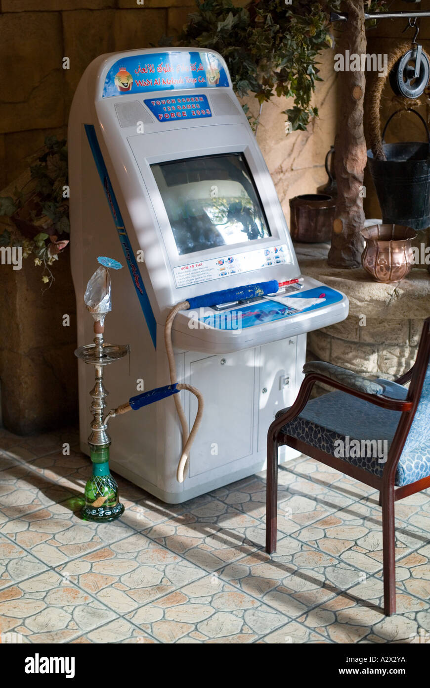 Uae dubai shisha pipe smoking hires stock photography and images Alamy