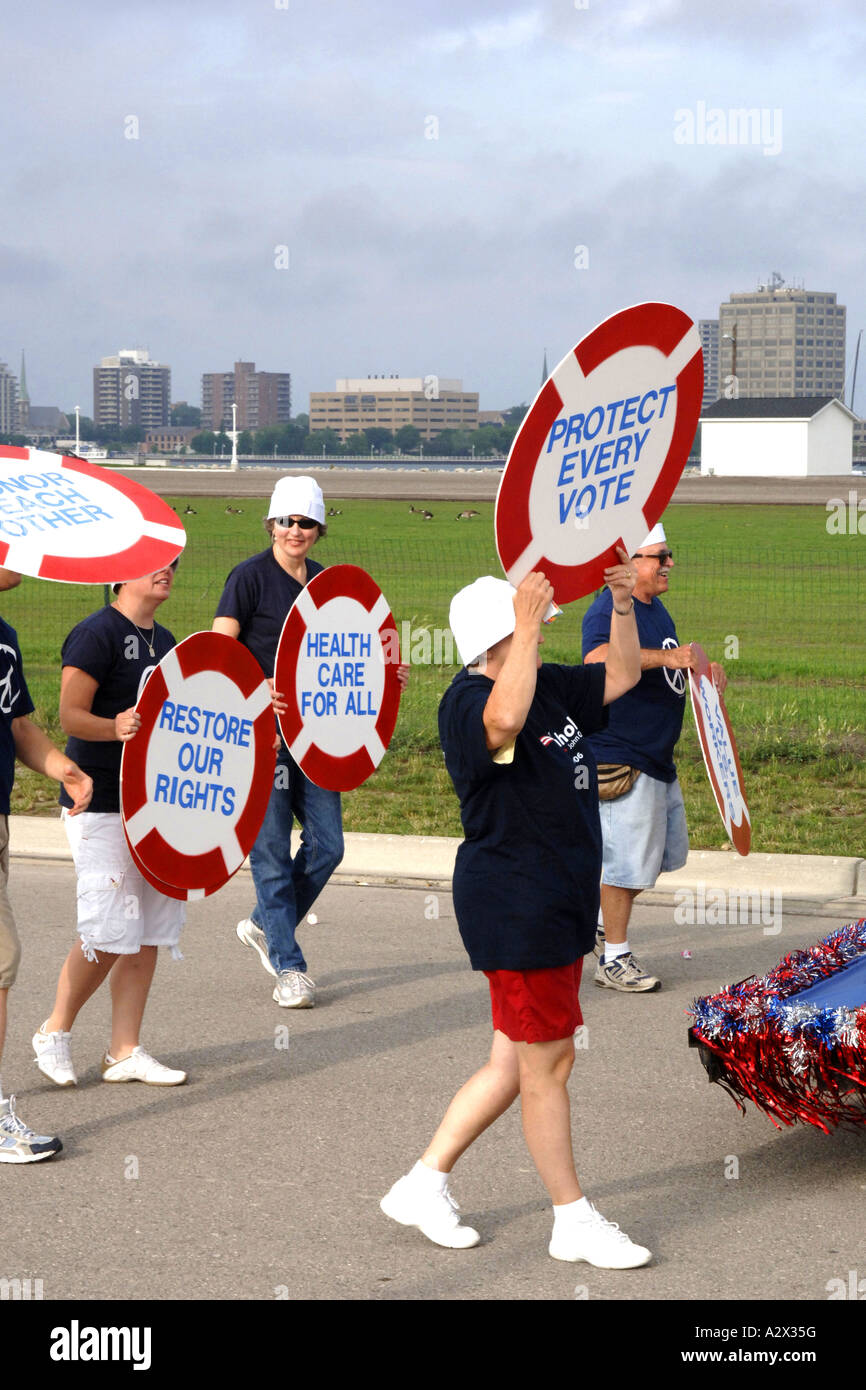 People demonstrating about Workers and Middle class values in Michigan ...