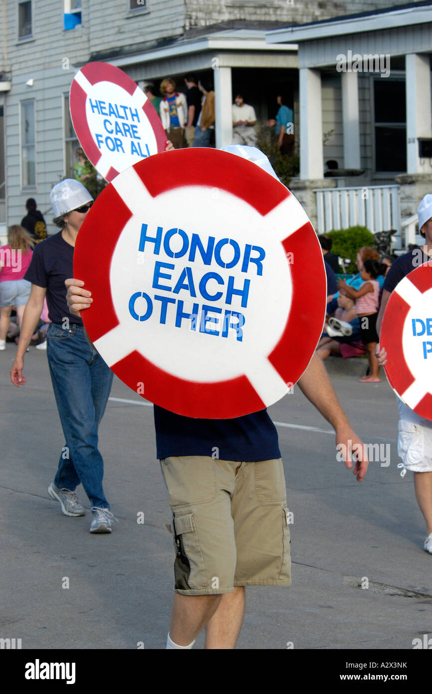 People demonstrating about Workers and Middle class values in Michigan ...